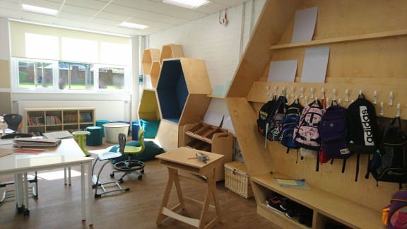 Hexagon nooks for individual working and flexible furniture